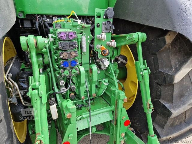 Трактор John Deere 8370R e23