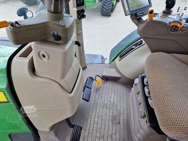 Трактор John Deere 8370R e23