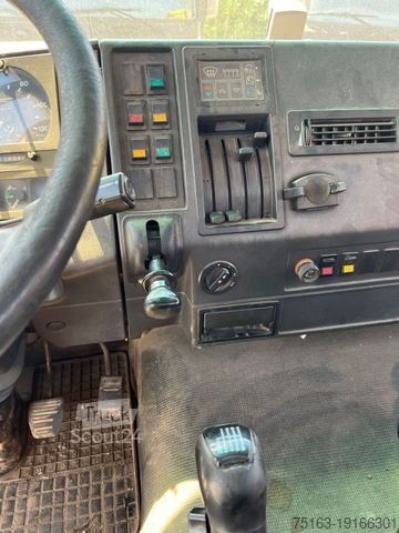 Camion benne à bras amovible MAN F2000 27.342 6x4 Abrollkipper mit Kran