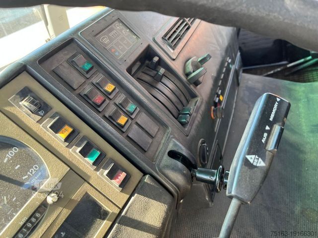 Camion benne à bras amovible MAN F2000 27.342 6x4 Abrollkipper mit Kran