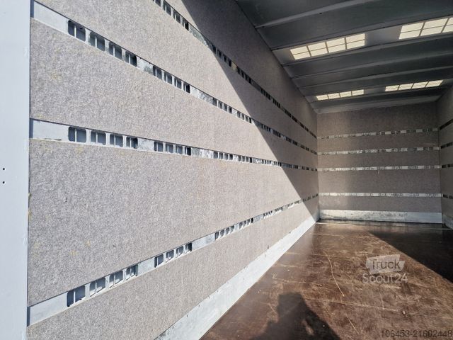 Vrachtwagen met bakwagen MERCEDES-BENZ 1835 LL BDF Skyline/LDW/7,20-7,45 Brücken 26 TKM