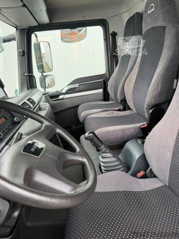 Box van MAN TGL 8.150 4x2 BL 3-Sitzer Klima Möbelkoffer