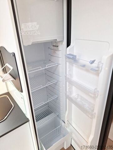 Halvintegrerad husbil BÜRSTNER Lyseo Time Skyline 690 G SAT / TV / Markise