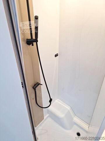 Halvintegrerad husbil BÜRSTNER Lyseo Time Skyline 690 G SAT / TV / Markise