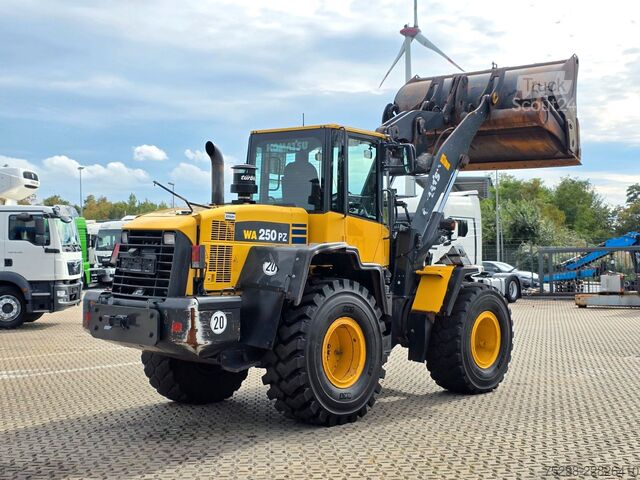 Chargeuse sur pneus KOMATSU WA250PZ-6 / Hochkippschaufel !!! TOP