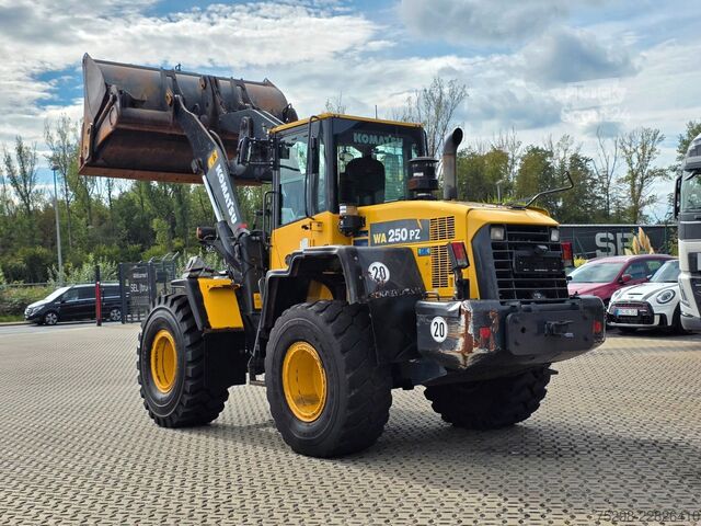 Chargeuse sur pneus KOMATSU WA250PZ-6 / Hochkippschaufel !!! TOP
