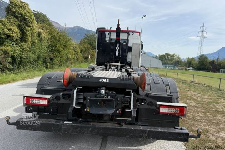 Autocamion cu cârlig pentru containere VOLVO FMX-540 8x4 Joab 25T