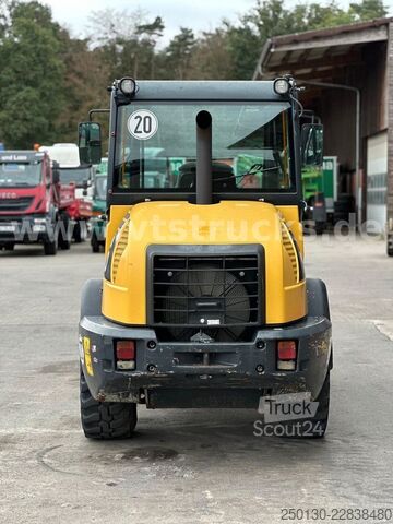 Încărcător pe roți KOMATSU WA 70-7 37 kW 2016 Gabel & Schaufel