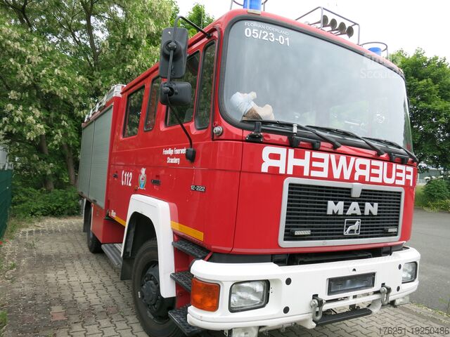 Camion avec caisse MAN M07 12.222