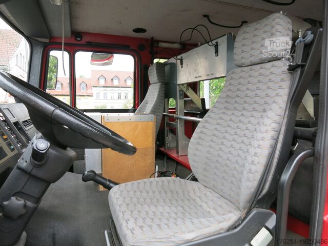 Camion avec caisse MAN M07 12.222