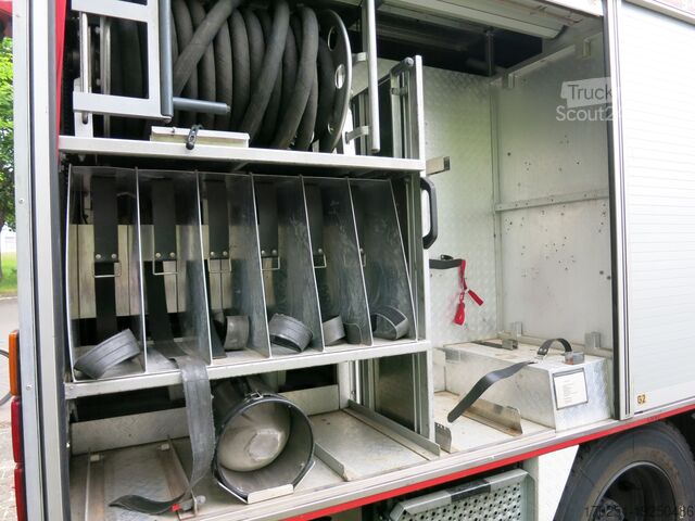 Camion avec caisse MAN M07 12.222