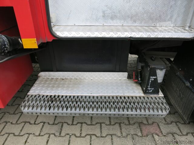 Camion avec caisse MAN M07 12.222