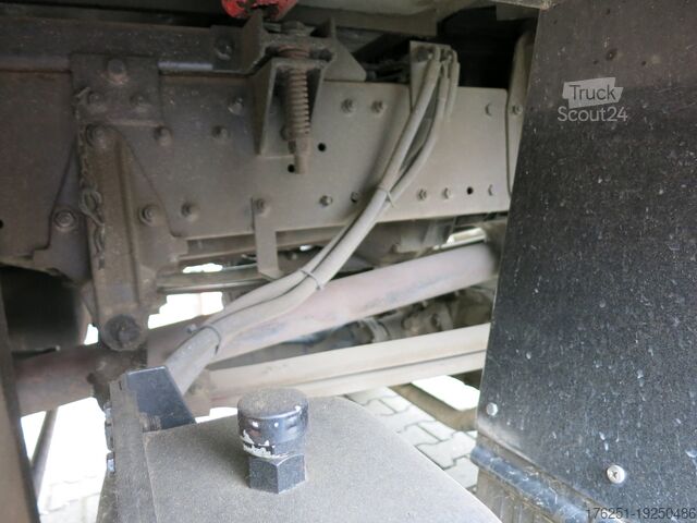Camion avec caisse MAN M07 12.222