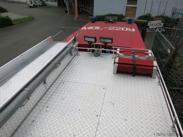 Camion avec caisse MAN M07 12.222
