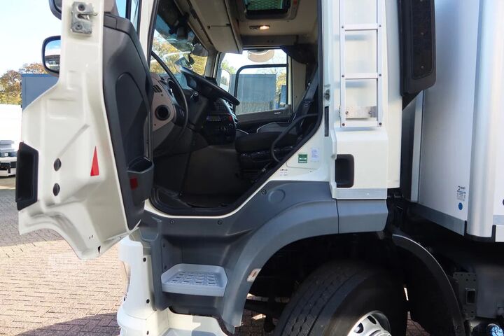 Транспортиране в хладилник/замразено DAF CF 450 8x2 Koel/Vries Carrier Supra 1150 Diese...