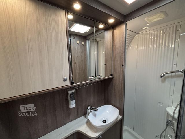 Półzintegrowany kamper BÜRSTNER Ixeo Time IT 590 *Heckbad*Hubbett*