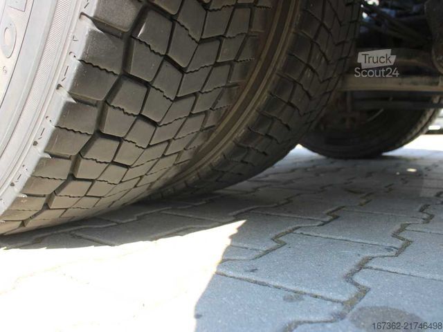 Zapreminski vučni traktor RENAULT T 520, EURO 6, LOWDECK, PNEU 80%