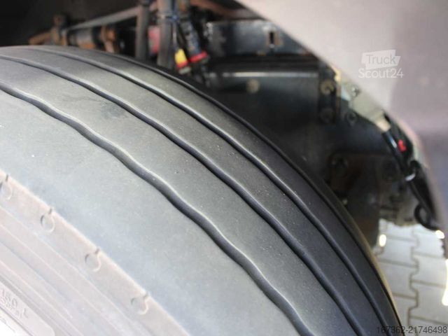 Zapreminski vučni traktor RENAULT T 520, EURO 6, LOWDECK, PNEU 80%