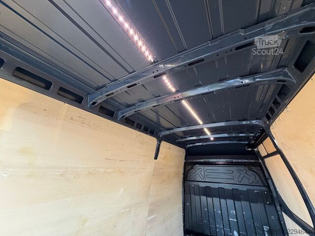 Dodávka s vysokou střechou IVECO Daily Kasten 35S180 D *AHK3,5t* L3H2 Kamera Navi