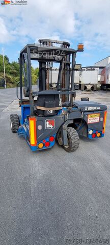 Terenski viličar  M4-25.3F Moffett Mitnahmestapler