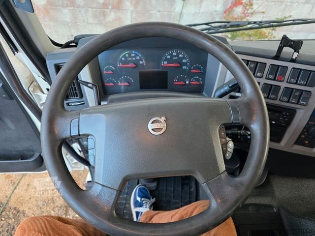 Hakowiec VOLVO FE 320 6x2/4 Abroller mit Cont. + Kran HMF 1820