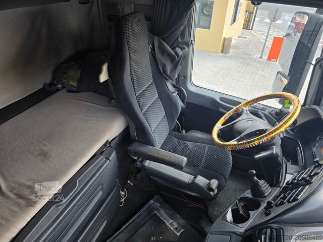 شاحنة شديدة التحمل Mercedes Actros 8 x 4