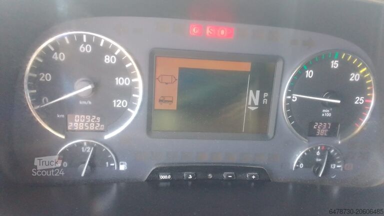 شاحنة شديدة التحمل Mercedes Actros 8 x 4