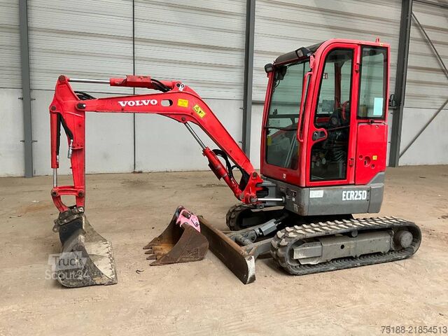 Mini-escavadora Volvo ECR 25 D