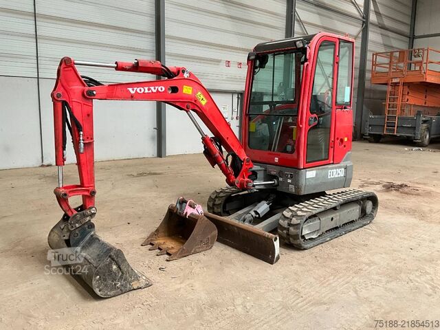 Mini-escavadora Volvo ECR 25 D