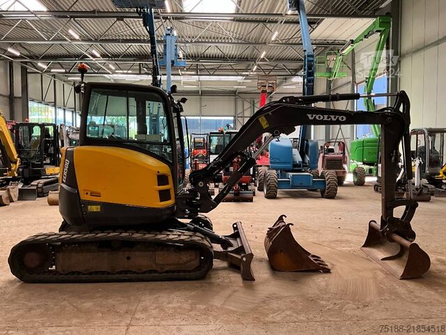 Mini-escavadora Volvo ECR 50 D
