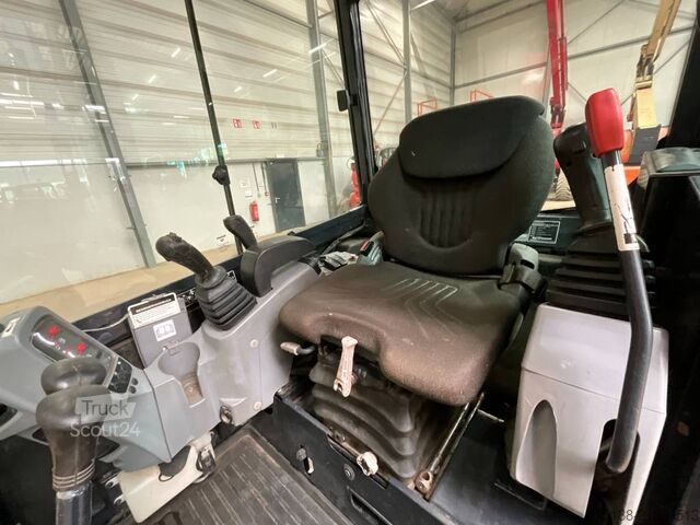 Mini bager Kubota KX 027-4