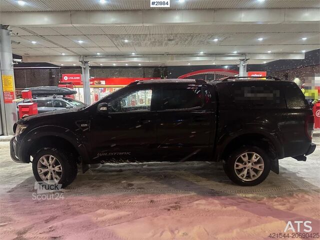 Stationvogn med højt tag Ford Ranger with two sets of tires and defective four-w