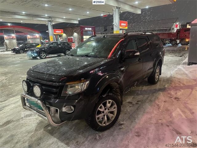 Stationvogn med højt tag Ford Ranger with two sets of tires and defective four-w