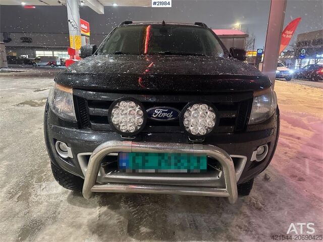 Stationvogn med højt tag Ford Ranger with two sets of tires and defective four-w