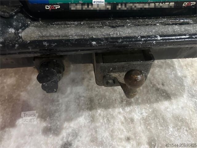 Stationvogn med højt tag Ford Ranger with two sets of tires and defective four-w