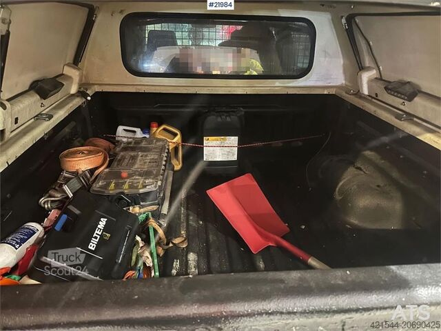 Stationvogn med højt tag Ford Ranger with two sets of tires and defective four-w