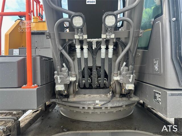 Crawler excavator Volvo EC300EL crawler excavator w/ rototilt, cleaning an