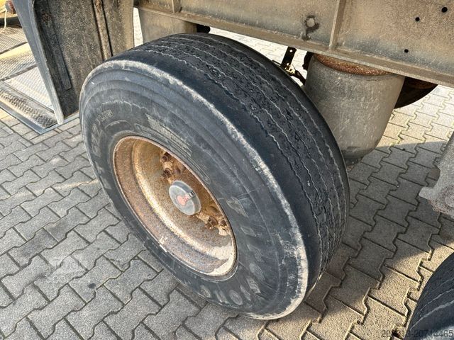 Dreiseitenkipper Anhänger SCHMITZ CARGOBULL Gotha ZKD 18 Tandem Kipper Anhänger 2 Achse