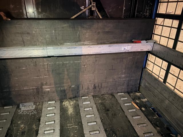 Auflieger mit Pritsche & Plane VAN_ECK