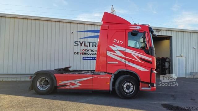 Standardowy ciągnik siodłowy Volvo FH 460