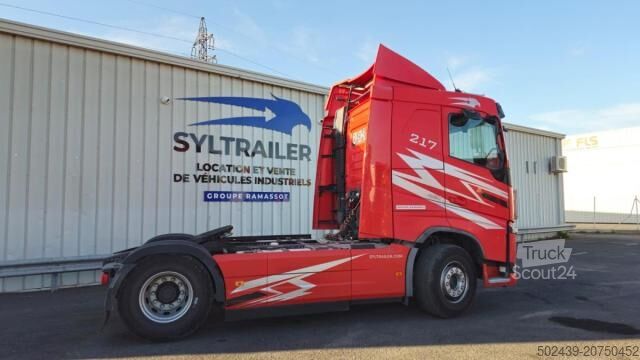 Standardowy ciągnik siodłowy Volvo FH 460