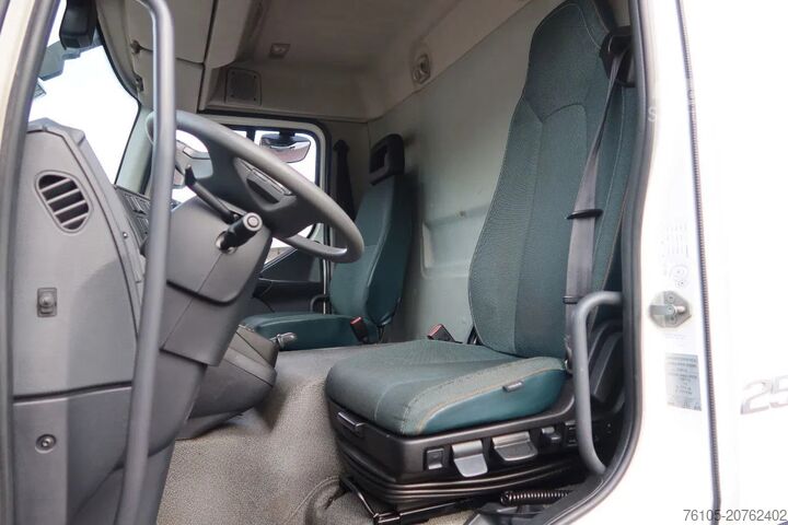 Koffer Volvo FL Bak + Dhollandia klep 2000 Kg