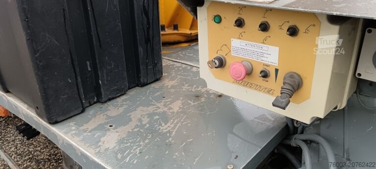 Kravas automašīna ar darba platformu Nissan Cabstar Multitel 180 ALU AF - 18 m