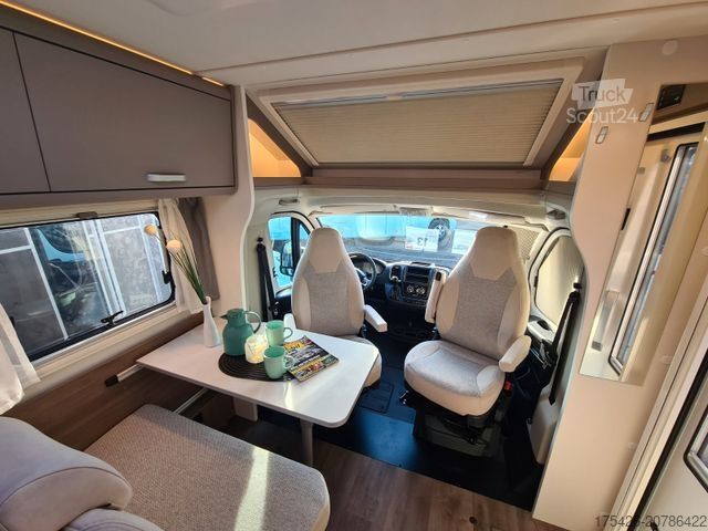 Ημιενσωματωμένο αυτοκινούμενο τροχόσπιτο CARADO T 135 *pro+ Paket*Fahrradträger*