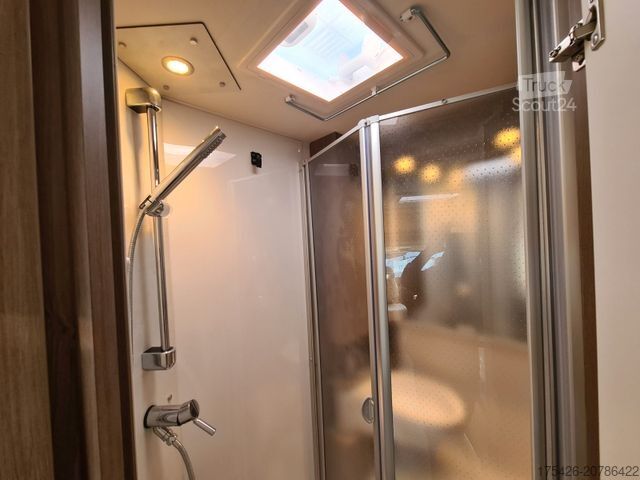 Ημιενσωματωμένο αυτοκινούμενο τροχόσπιτο CARADO T 135 *pro+ Paket*Fahrradträger*