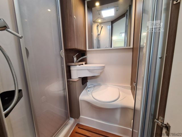 Ημιενσωματωμένο αυτοκινούμενο τροχόσπιτο CARADO T 135 *pro+ Paket*Fahrradträger*