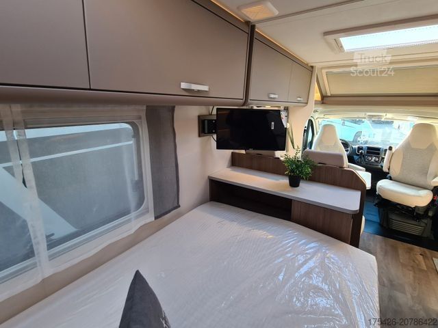 Ημιενσωματωμένο αυτοκινούμενο τροχόσπιτο CARADO T 135 *pro+ Paket*Fahrradträger*