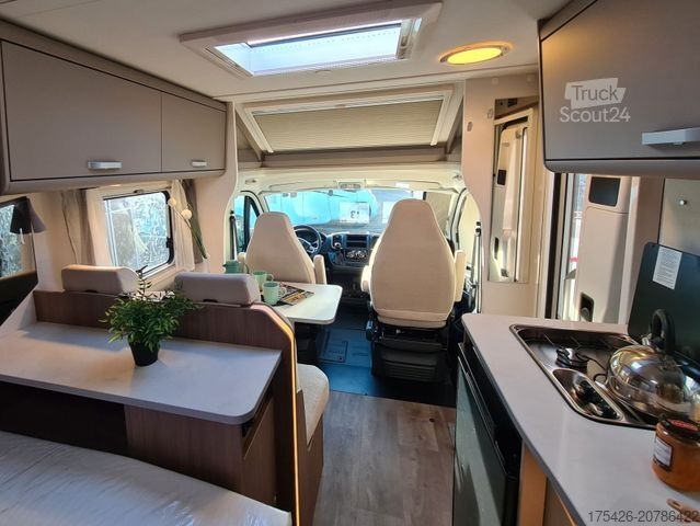 Ημιενσωματωμένο αυτοκινούμενο τροχόσπιτο CARADO T 135 *pro+ Paket*Fahrradträger*