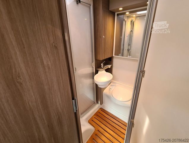 Ημιενσωματωμένο αυτοκινούμενο τροχόσπιτο CARADO T 135 *pro+ Paket*Fahrradträger*