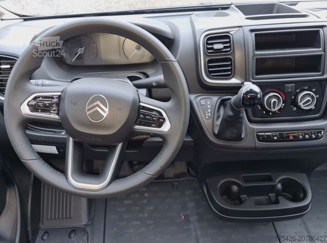 Ημιενσωματωμένο αυτοκινούμενο τροχόσπιτο CARADO T 328 *Für 5 Personen*pro + Paket*TV-Paket*